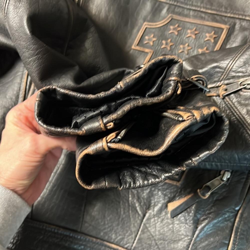 Harley-Davidson Black Leather Jacket - Picture 13 of 16